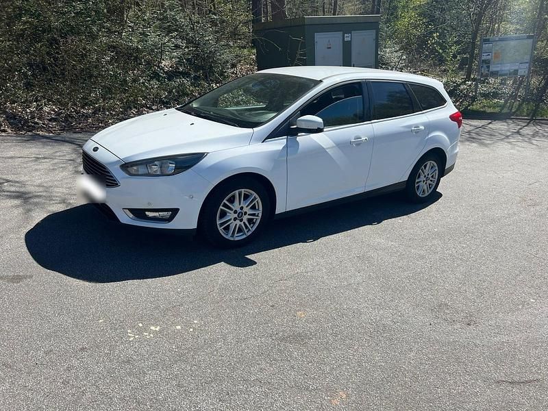 Gebraucht Ford Focus 120 PS (88 kW) 2018 Weiß Kombi