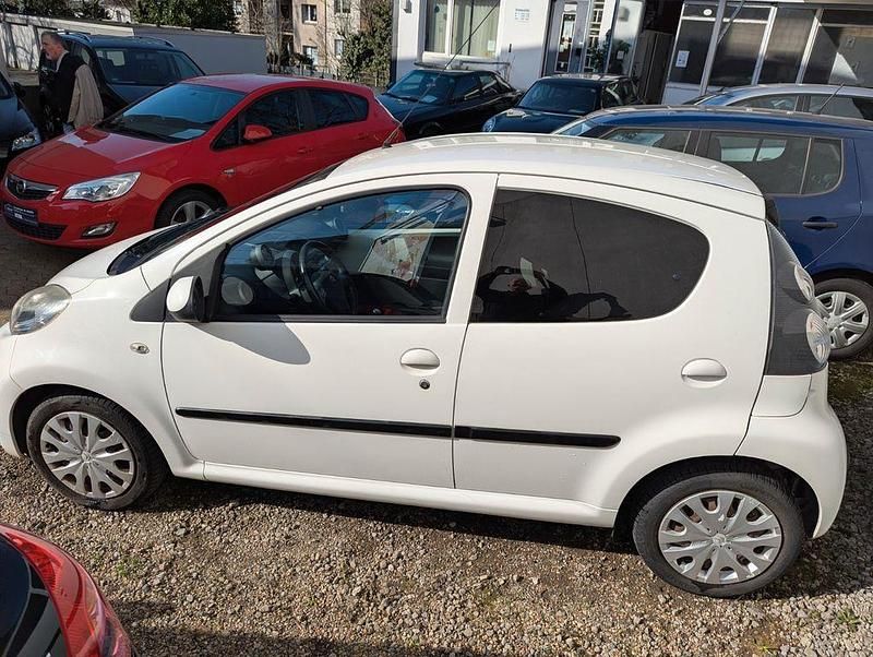 Gebraucht Citroën C1 Tendance 68 PS (50 kW) 2012 Weiß Kleinwagen