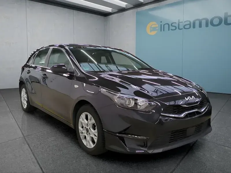 Używany Kia Ceed Vision 140 KM (102 kW) 2025 Czarny Hatchback