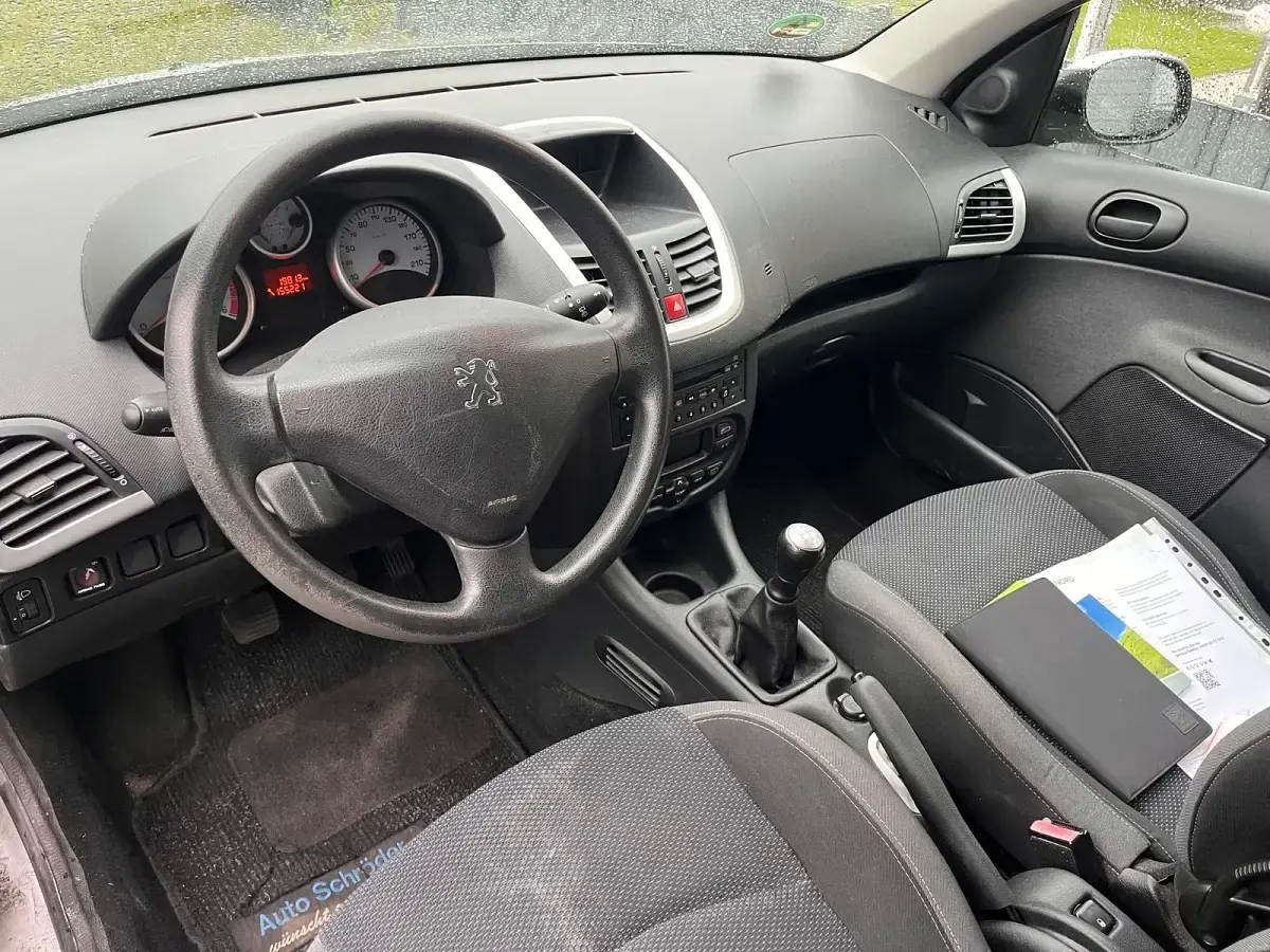 Gebraucht Peugeot 206 68 PS (50 kW) 2006 Silber Kleinwagen