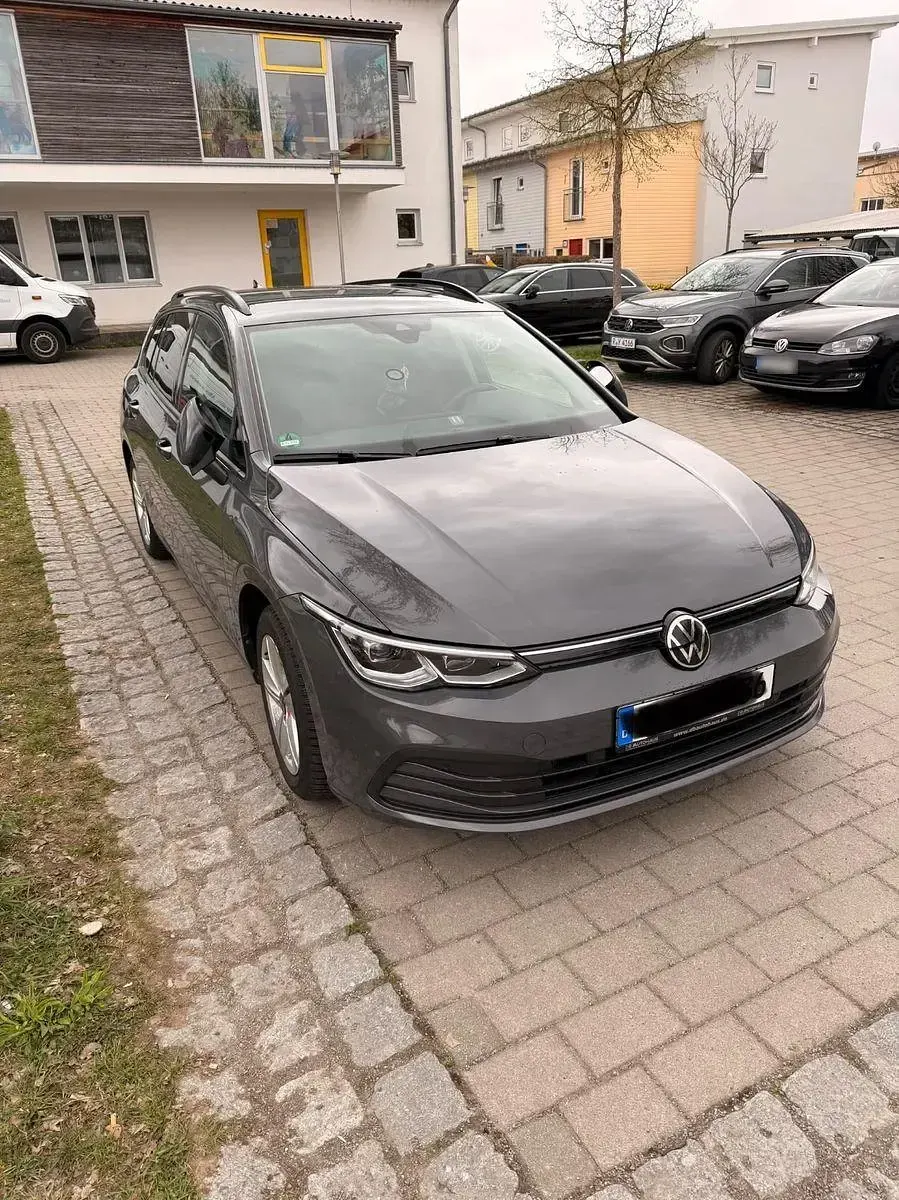 Gebraucht VW Golf VIII Life 131 PS (96 kW) 2021 Grau Kombi