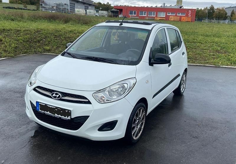 Weiß Gebraucht 2013 Hyundai i10 Kleinwagen | 2.750 € (Fairer Preis) - Bild 1/4
