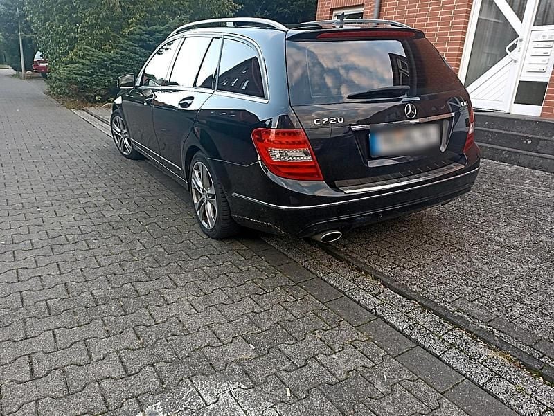 Gebraucht Mercedes C220 170 PS (125 kW) 2012 Schwarz Kombi