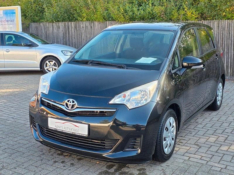 Gebraucht Toyota Verso-S Cool 99 PS (72 kW) 2012 Schwarz Van / Kleinbus