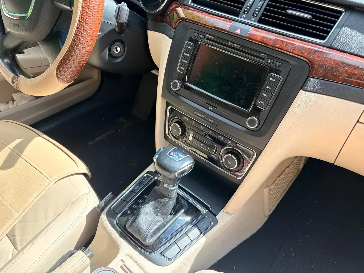 Używany Skoda Superb 163 KM (119 kW) 2011 Czarny Kombi