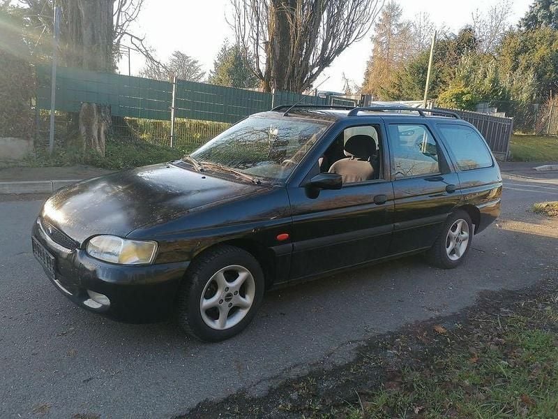 Second-hand Ford Escort 90 CP (66 kW) 2001 Negru Berlinǎ