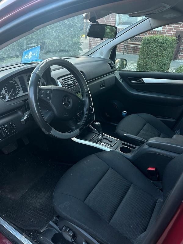 Gebraucht Mercedes B180 109 PS (80 kW) 2005 Rot Van / Kleinbus