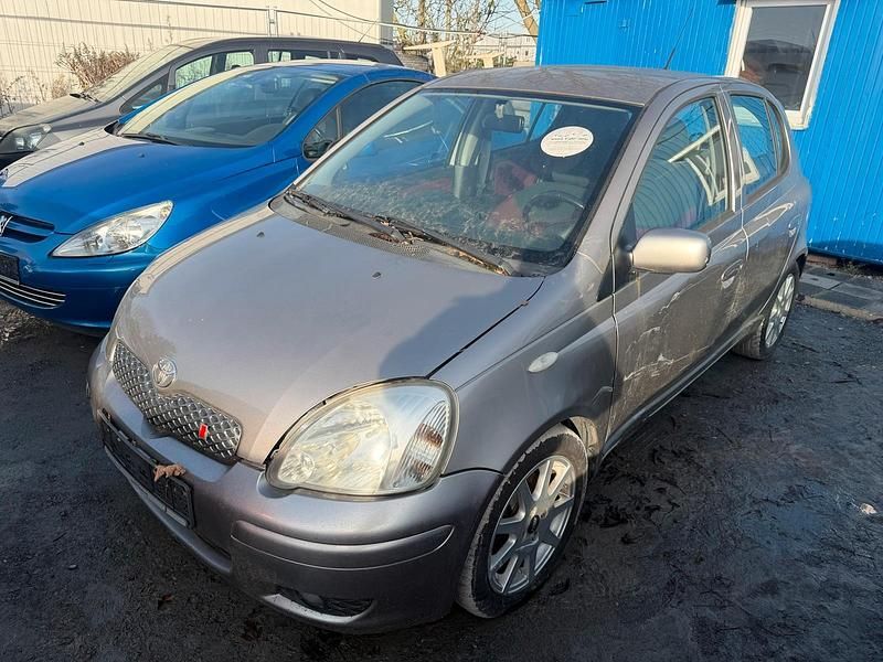 Braun Gebraucht 2005 Toyota Yaris Limousine | 1.500 € (Fairer Preis) - Bild 1/4