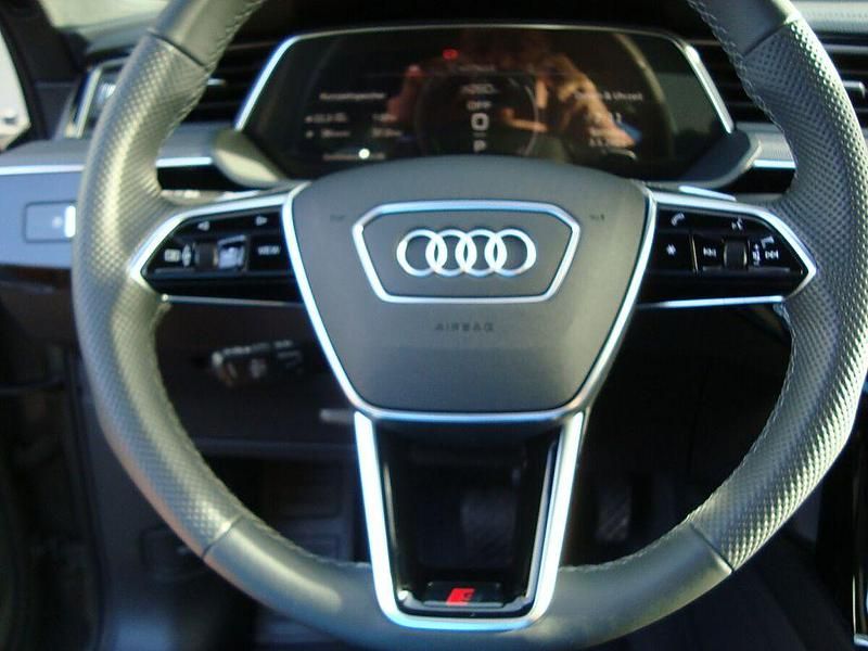 Gebraucht Audi e-tron Exclusive 300 kW (408 PS) 2022 Schwarz SUV