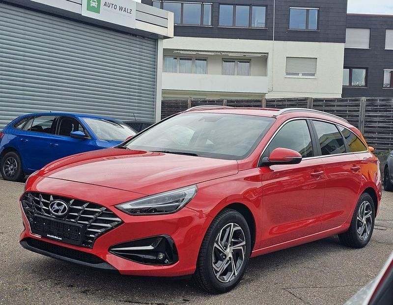 Rot Gebraucht 2024 Hyundai i30 Kombi | 18.950 € (Guter Preis) - Bild 1/4