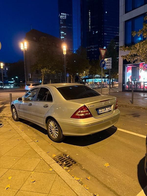 Silber Gebraucht 2004 Mercedes C200 Limousine | 6.299 € (Teuer) - Bild 1/4