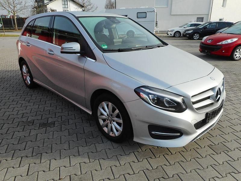 Gebraucht Mercedes B180 109 PS (80 kW) 2015 Silber Van / Kleinbus