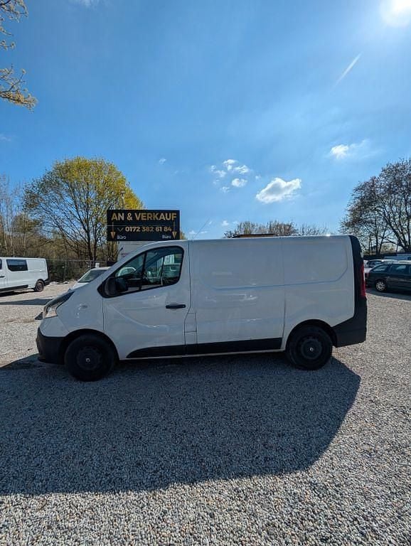 Second-hand Renault Trafic 90 CP (66 kW) 2016 Alb Monovolum