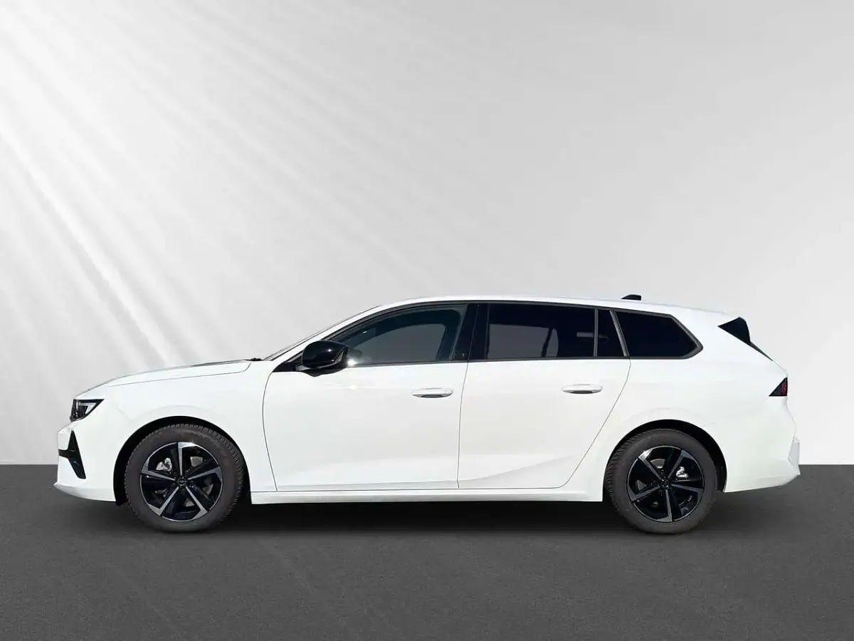 Gebraucht Opel Astra 131 PS (96 kW) 2025 Lack weiss banquise/typ aussen Kleinwagen