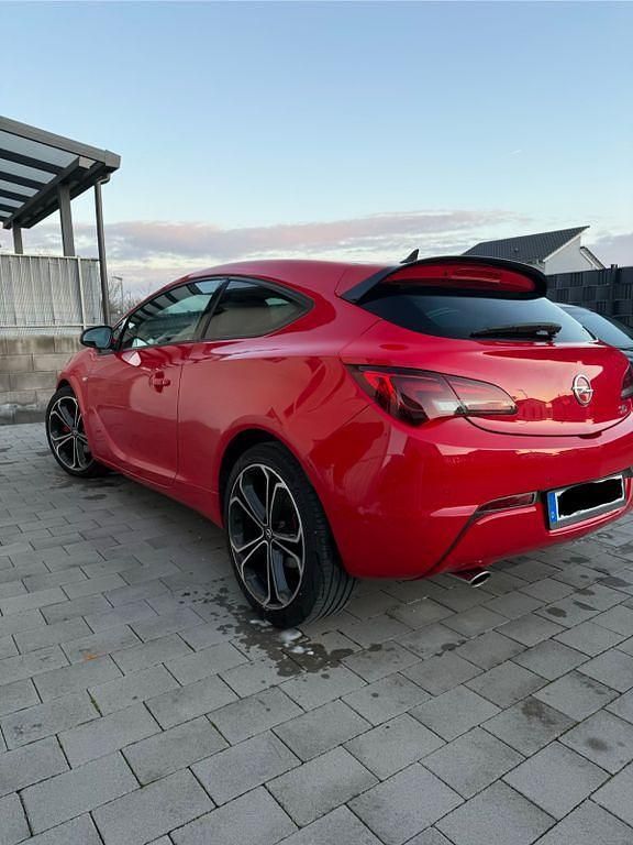 Gebraucht Opel Astra GTC Edition 179 PS (131 kW) 2012 Rot Coupé