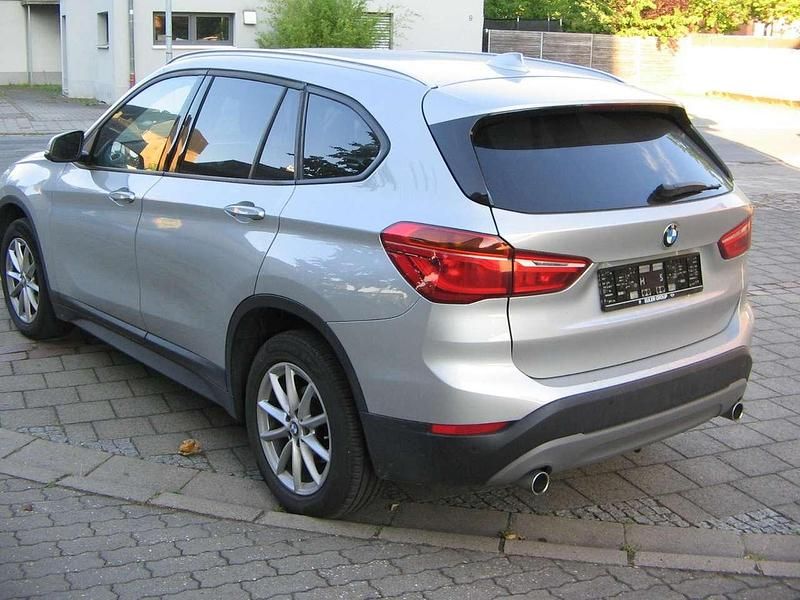 Gebraucht BMW X1 Advantage 150 PS (110 kW) 2018 Glaciersilber metallic SUV