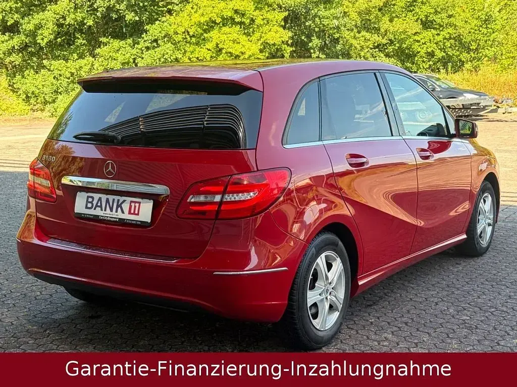 Gebraucht Mercedes B180 122 PS (89 kW) 2013 Rot Kleinwagen
