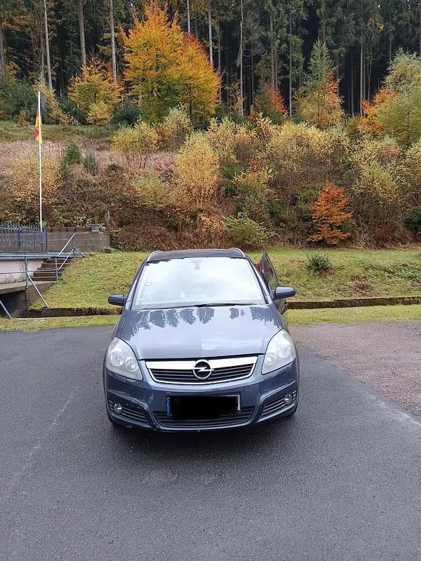Grau Gebraucht 2008 Opel Zafira Van / Kleinbus | 3.790 € (Etwas zu teuer) - Bild 1/4