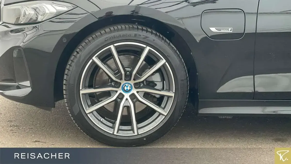 Gebraucht BMW 320e 204 PS (150 kW) 2022 Schwarz uni Kombi