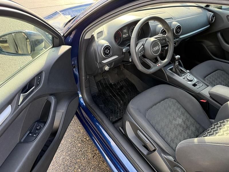 Gebraucht Audi A3 Attraction 105 PS (77 kW) 2013 Blau Limousine