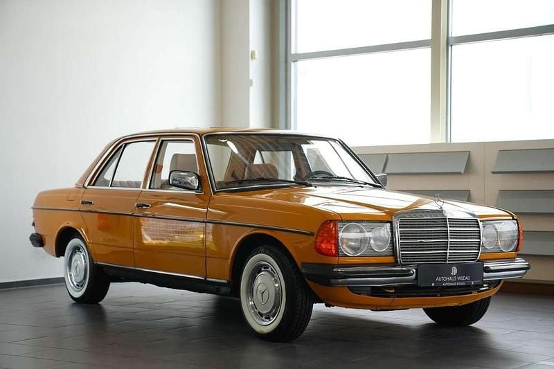 Gebraucht Mercedes 230 109 PS (80 kW) 1980 Orange Limousine
