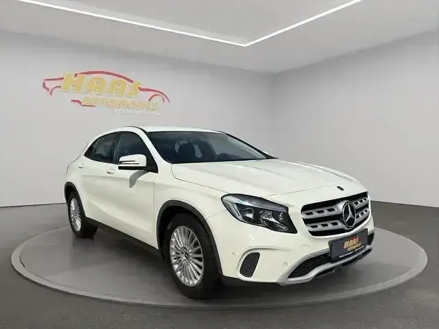 Gebraucht Mercedes GLA200 136 PS (100 kW) 2017 Weiß SUV