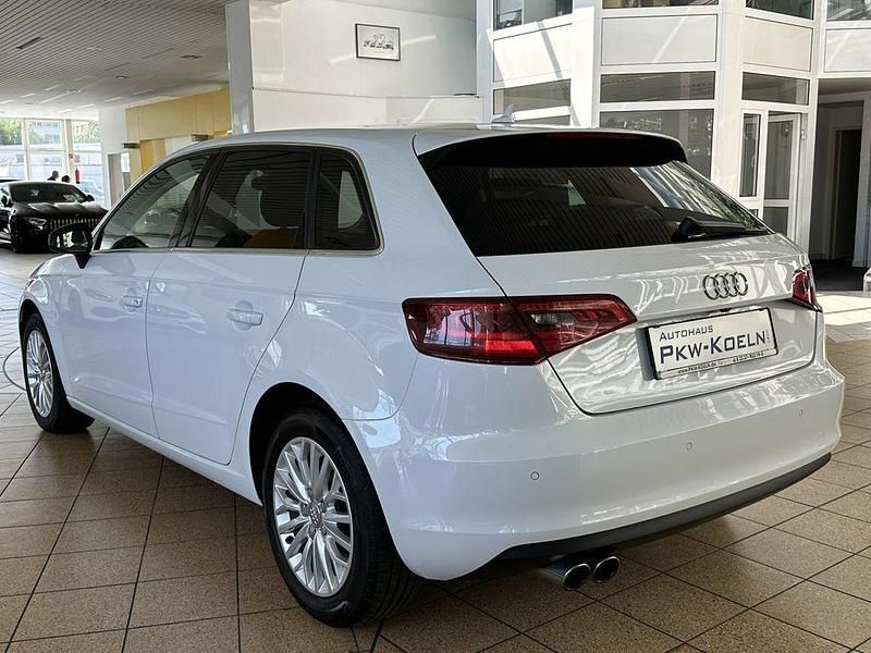 Gebraucht Audi A3 Ambiente 180 PS (132 kW) 2015 Weiß Limousine
