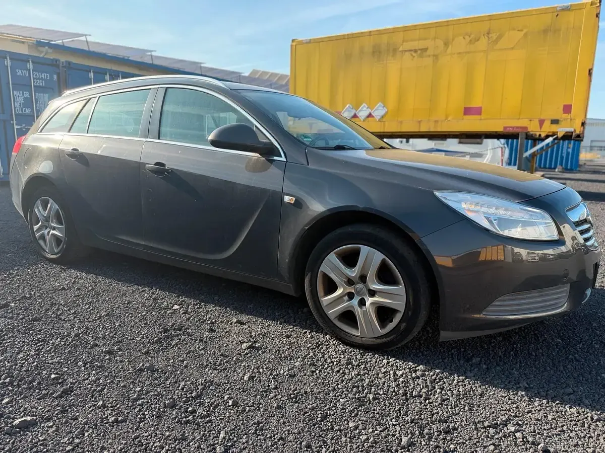 Gebraucht Opel Insignia Sport 160 PS (117 kW) 2013 Grau Kombi