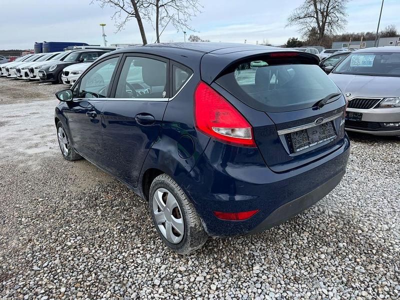Gebraucht Ford Fiesta Ghia 97 PS (71 kW) 2010 Blau Kleinwagen