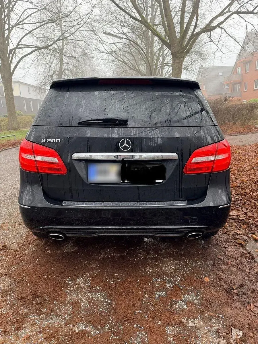 Gebraucht Mercedes B200 158 PS (116 kW) 2014 Schwarz Kleinwagen