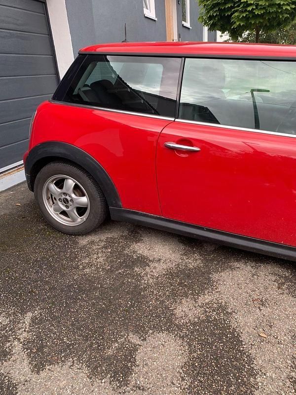 Gebraucht Mini ONE 75 PS (55 kW) 2009 Rot Kleinwagen