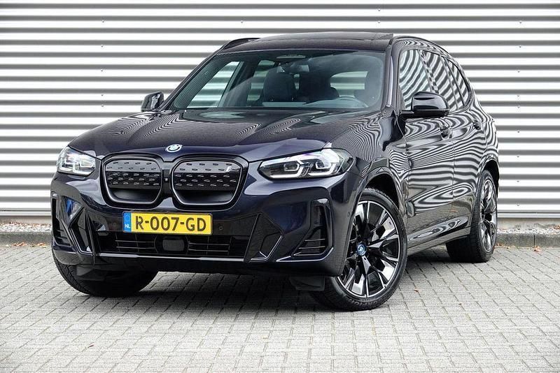 Schwarz Gebraucht 2022 BMW iX3 Executive SUV | 44.900 € (Teuer) - Bild 1/4