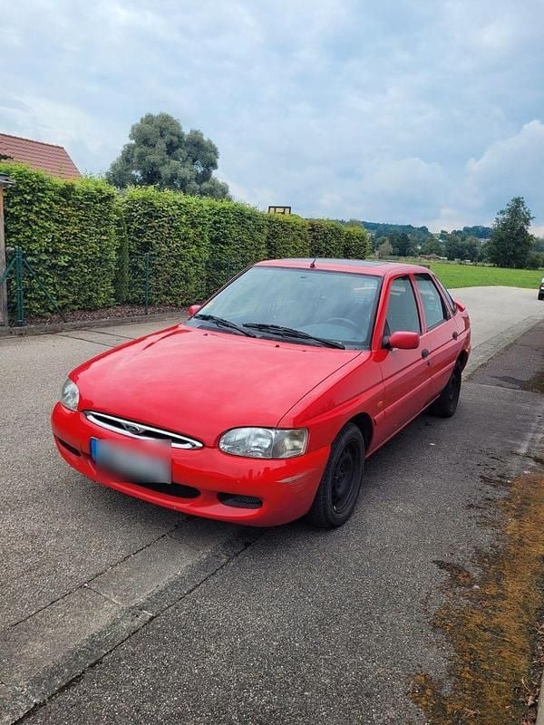 Rot Gebraucht 1997 Ford Escort Ghia Limousine | 1.650 € - Bild 1/4