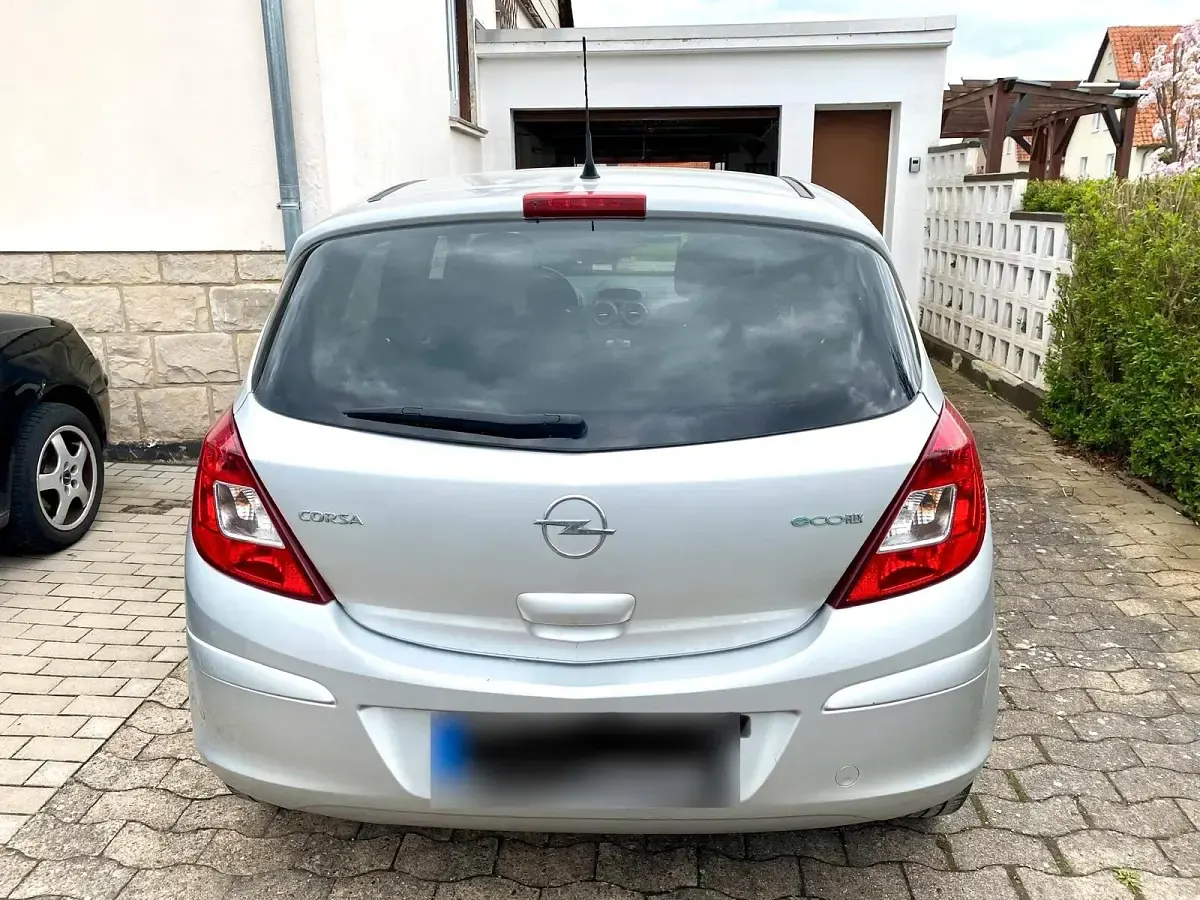 Second-hand Opel Corsa 70 CP (51 kW) 2010 Argintiu Hatchback