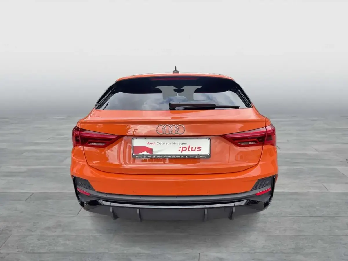 Gebraucht Audi Q3 Sportback Sport 150 PS (110 kW) 2025 Orange SUV