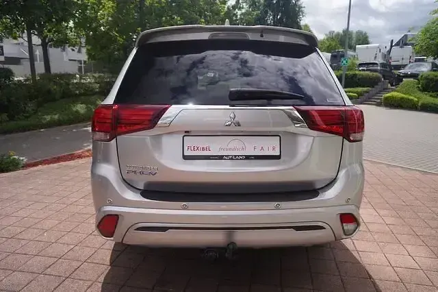 Gebraucht Mitsubishi Outlander P-HEV Plus 224 PS (164 kW) 2020 Silber SUV
