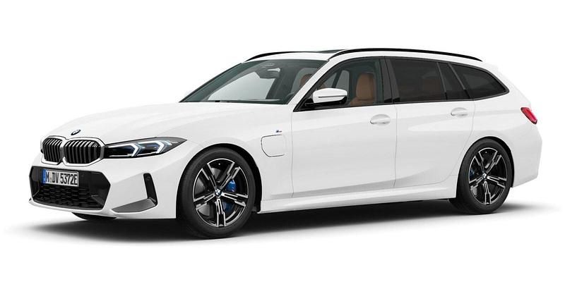 Weiß Gebraucht 2024 BMW 330e Comfort Edition Kombi | 48.142 € (Teuer) - Bild 1/4