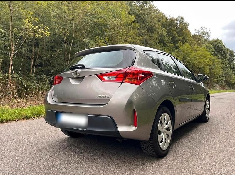 Gebraucht Toyota Auris 99 PS (72 kW) 2013 Grau Limousine