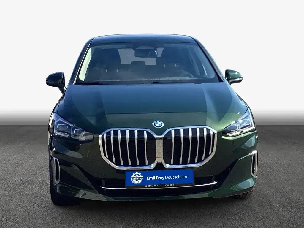 Gebraucht BMW 225 Active Tourer Luxury Line 136 PS (100 kW) 2026 Grün Van / Kleinbus