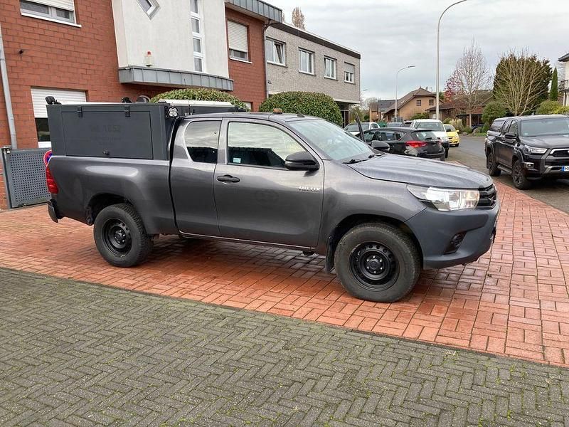 Grau Gebraucht 2019 Toyota HiLux Abholung | 20.468 € (Fairer Preis) - Bild 1/4