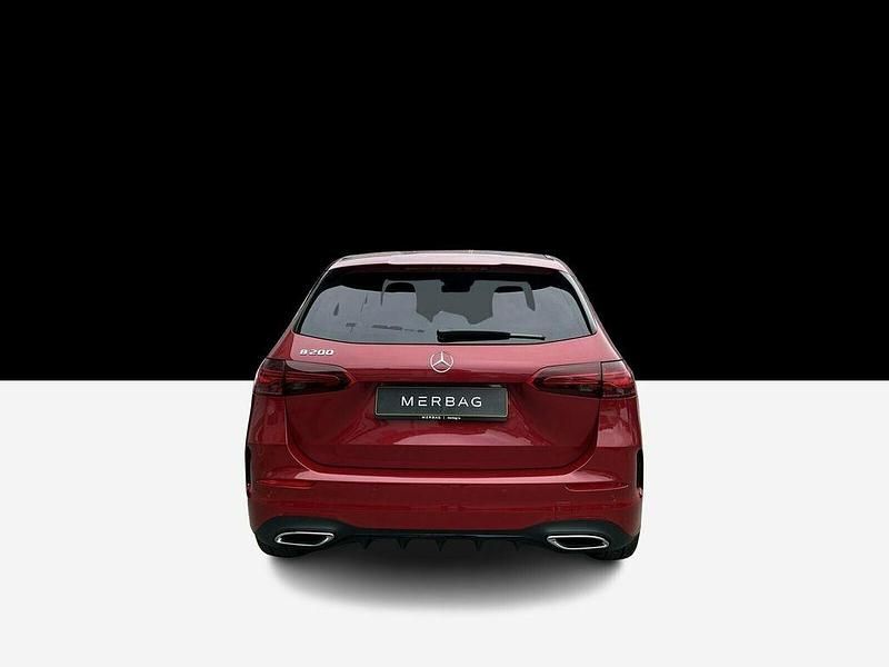 Gebraucht Mercedes B200 163 PS (119 kW) 2025 Rot Van / Kleinbus