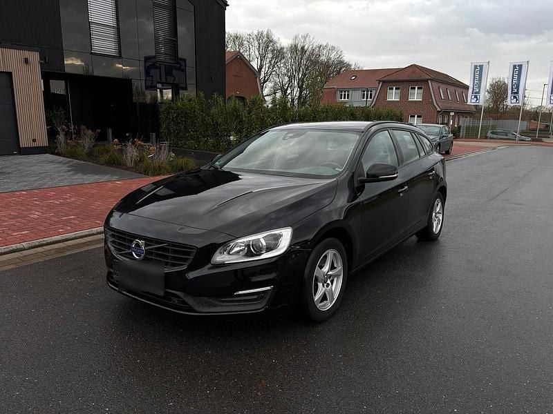Gebraucht Volvo V60 150 PS (110 kW) 2016 Schwarz Kombi