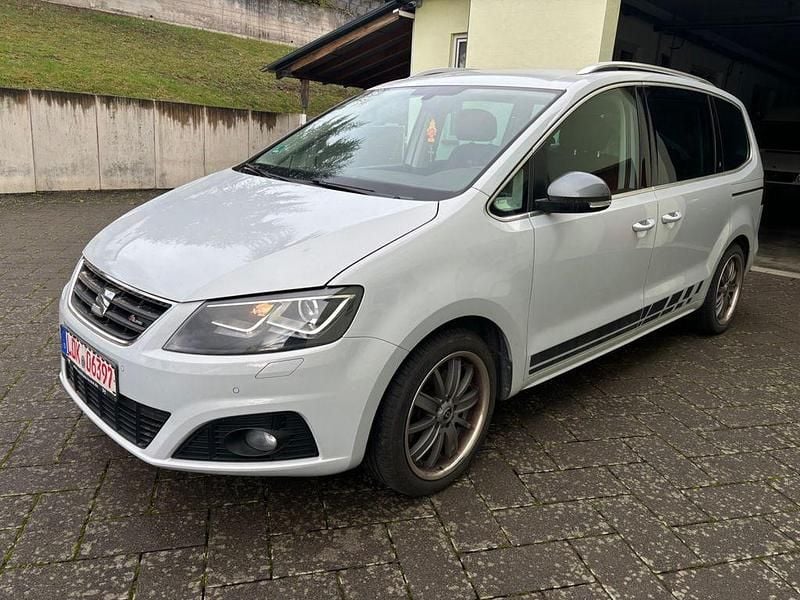 Silber Gebraucht 2021 Seat Alhambra FR-Line Van / Kleinbus | 24.900 € (Guter Preis) - Bild 1/4