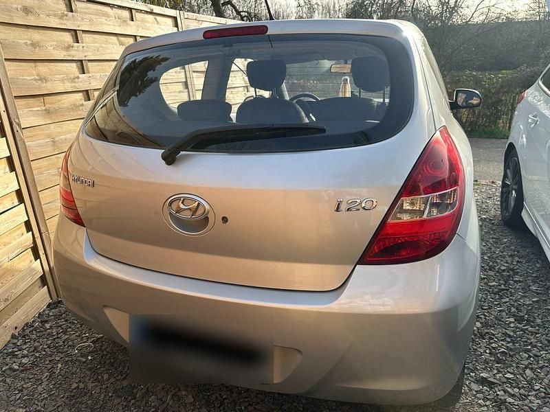Gebraucht Hyundai i20 75 PS (55 kW) 2009 Grau Kleinwagen