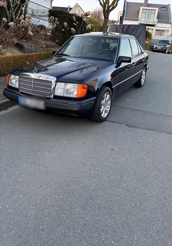 Gebraucht Mercedes 200 70 PS (51 kW) 1990 Blau Limousine