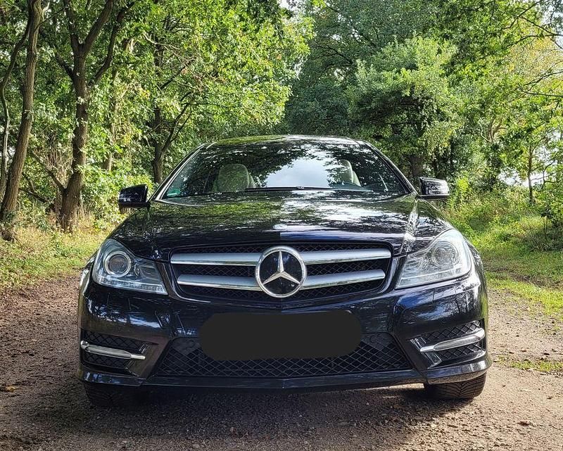 Schwarz Gebraucht 2011 Mercedes C350 AMG Coupé | 15.900 € (Etwas zu teuer) - Bild 1/4