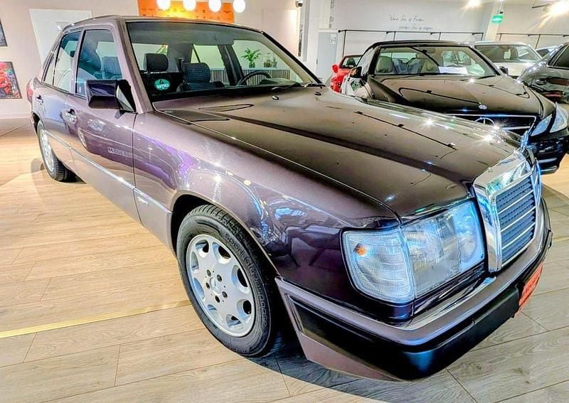 Second-hand Mercedes E230 132 CP (97 kW) 1992 Berlinǎ