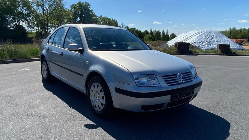 Silber Gebraucht 2000 VW Bora Limousine | 1.500 € (Fairer Preis) - Bild 1/3