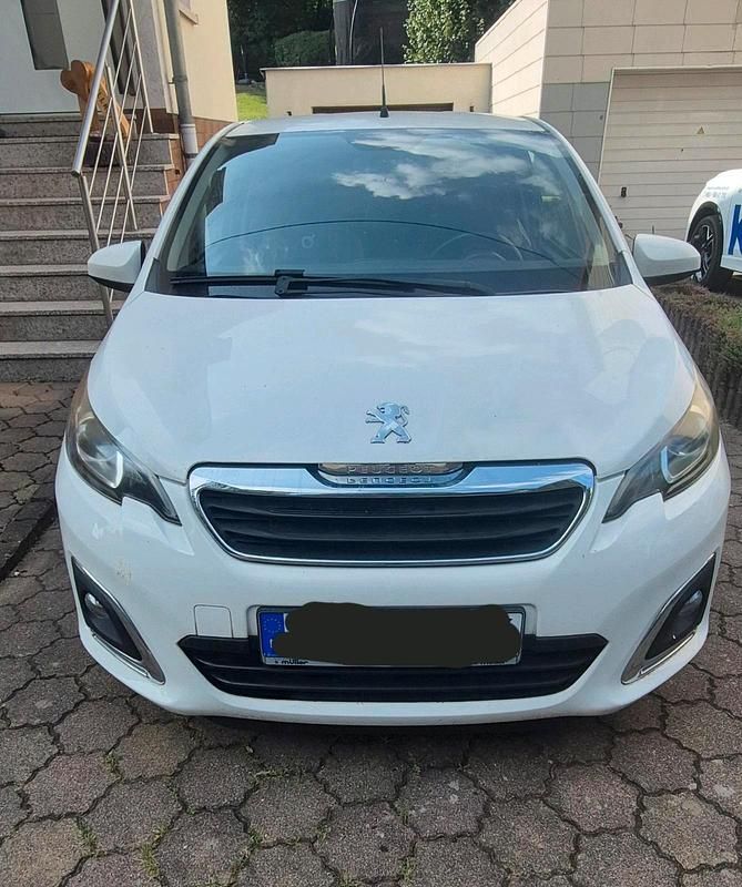 Weiß Gebraucht 2015 Peugeot 108 Allure Kleinwagen | 9.000 € (Fairer Preis) - Bild 1/4