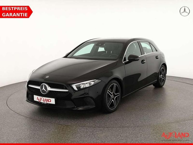 Kosmosschwarz Gebraucht 2019 Mercedes A140 Progressive Limousine | 23.990 € - Bild 1/4